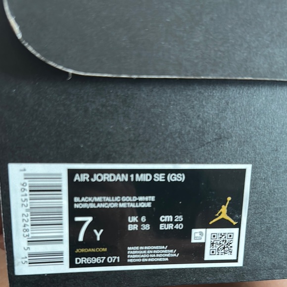 Air Jordan 1 Mid SE (GS) - Picture 3 of 3